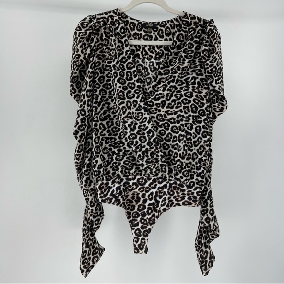 Leopard Print V-Neck Women's Top - Picture 2 of 3